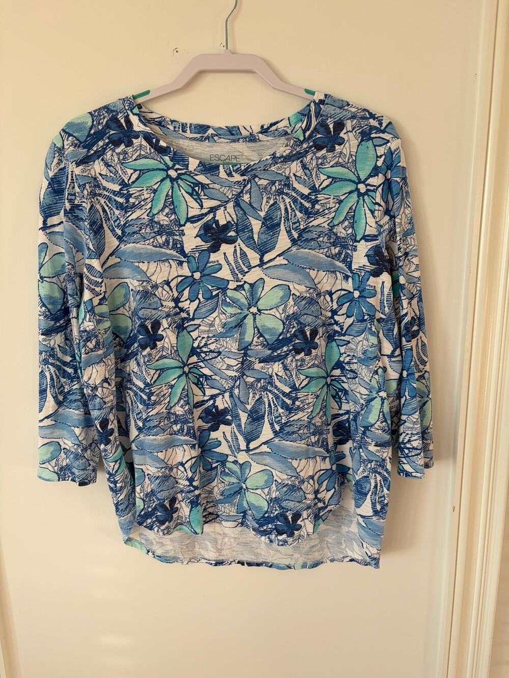 Escape by Habitat Clothes Floral Top | Size M | Blue & White 🌸